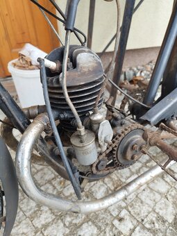 Motocykl veterán Peugeot - 9