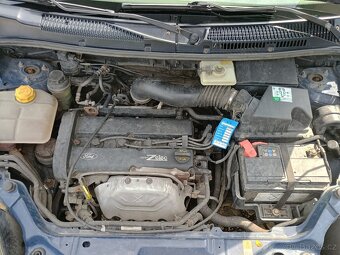 Ford Tourneo Connect 1.8i 85kw Benzín // TAŽNÉ // - 9