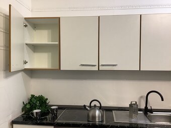 Světlá moderní kuchyně CALLY - 9