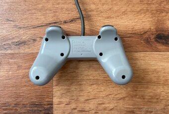 Sony Playstation 1 FAT (SCPH-5552) + ovladač - 9