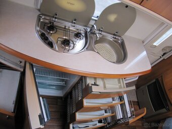 Prodám karavan Hobby 440 sf,r.v.2008 + mover + předstan. - 9