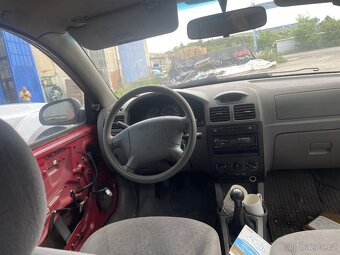 Rio Kia 1.5 benzínové motor 2003 - 9