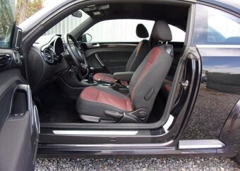 Volkswagen Beetle 1.6TDi 77kW DESIGN FENDER NAVI nafta - 9