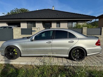 Mercedes-Benz E55 AMG V8 kompresor - 9