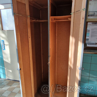 Dřevěné šatní skříňky - průmyslové - 9