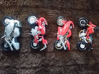 Modely motorek 1:18 Maisto - 9