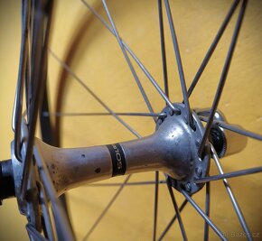 zapletená kola Mavic MA40, náboje Shimano 105 - 9