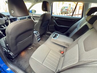 ŠKODA OCTAVIA 3 FC 1,5TSi CNG DSG STYLE Koup.ČR,PO SERVISE - 9