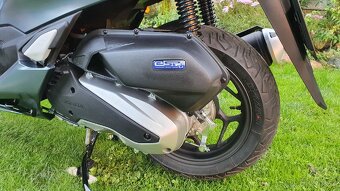 Honda PCX 125  jen 3655km jako NOVÉ nevyužité. - 9