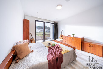 Novostavba s chytrou domácností na lukrativním místě ve Včel - 9