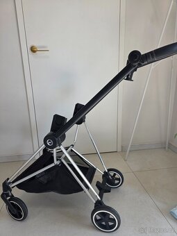 Kočárek Cybex Mios + fusak, držák nápojů, síťka, snack tray - 9