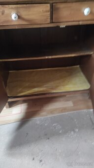 Starý kuchyňský kredenc - 9