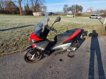 Aprilia SR 300 Max - 9