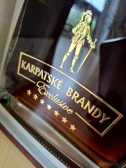 Karpatské Brandy Exclusive 40% 0,7l Nové dřevěný box - 9