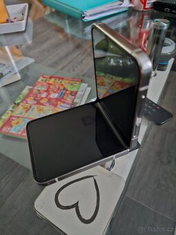 Samsung Z Flip5 - 9