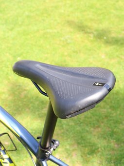SPECIALIZED ROCKHOPPER - 9