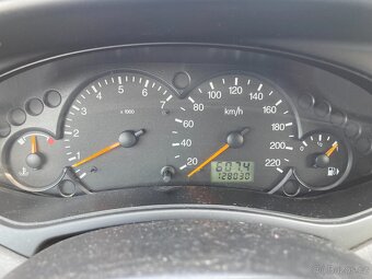 Ford Focus 1,4/55kW Klimatizace 2.majitel - 9