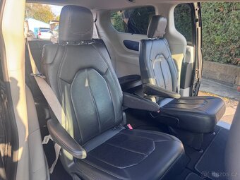 Chrysler Pacifica 3,6 RU Touring L Kůže 2018 DPH - 9