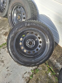 Originální zimní sada. Pneu 195/60 R16+disky a poklice. - 9