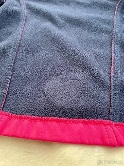 Tmavě růžová softshellová dívčí bunda s fleesem vel. 98 - 9