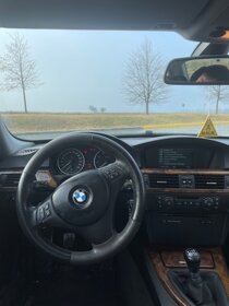 BMW E90 330i SportPaket - 9