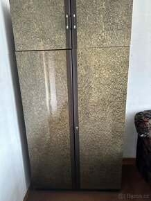 Sedačka a obývaková skříň - 9