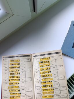 Staré německé doklady z války včetně razítek. - 9
