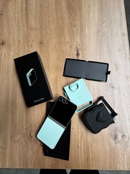 Prodám Samsung Galaxy Z Flip 6 - 9