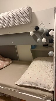 Prodám dětskou patrovou postel s úložným prostorem - 9