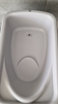 Přebalovací stolek s vaničkou Cuddle & Bubble - 9