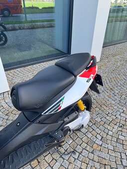 Skútr Aprilia sr 50 - 9