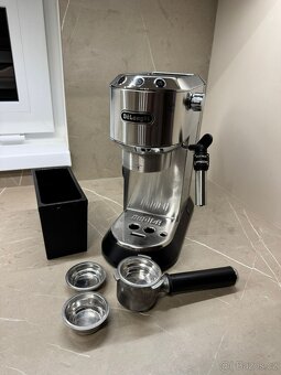 DeLonghi Dedica – kompaktní pákový kávovar + bonus 4x filtr - 9