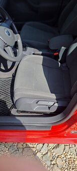 Volkswagen Golf 1.4i 55kW COMFOTLINE - 9