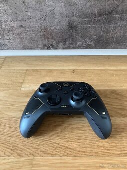 Prodám Xbox Series X Halo Infinite - 9