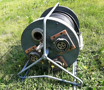 prodlužovací kabel 380V 70m s cívkou a zásuvkami - 9