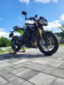 Triumph Street Triple 765 RS Moto2 TM Edition - 9