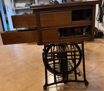 Prodám šicí stroj Lada - 9