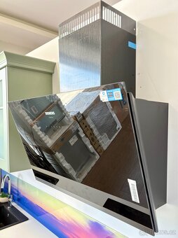 Nový nástěnný odsavač SIEMENS STUDIO LINE IQ 500, černé sklo - 9