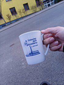 Porcelán talíře, mísa na polévku, hrnečky s podšálky - 9