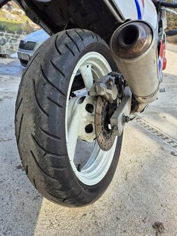Yamaha FZR 600 - 9