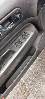 Prodám Vw Bora 1.6 16V 77kw Combi - 9