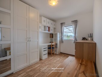 Prodej samostatně stojícího rodinného domu 5+kk s garáží - 9