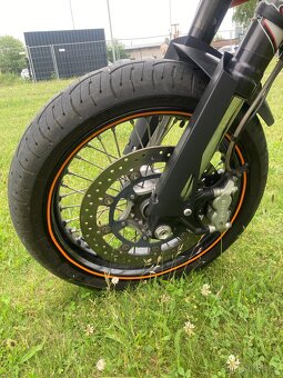 Ktm 690 Sm 46kw po servisu nová stk do 6/2029 bez investic - 9