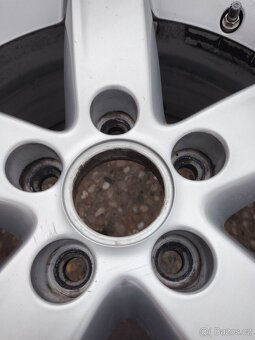 ALU kola Audi 16" s pneu 205/60 R16 – super stav - 9
