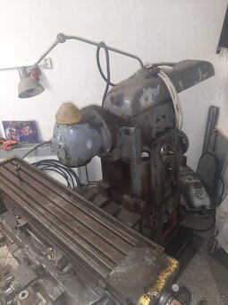 Frézka FU-2 korejská + bohaté prislusenstvi - 9