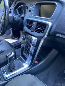 VOLVO V40 - 9