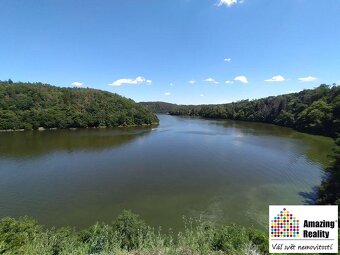 Prodej pozemku o celkové výměře 6.704 m2, v obci Zvíkovské P - 9