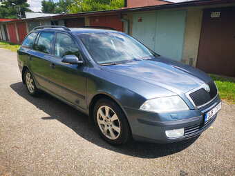 ŠKODA OCTAVIA COMBI 2,0 TDI Elegance - 9