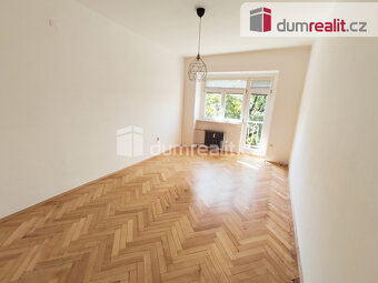 Světlý byt 2+1 s balkonem, 62 m2 + 2,9 m2 balkon, 1.patro, O - 9
