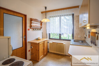 Ráj klidu a přírody: rovinatý pozemek s rekreačním objektem - 9